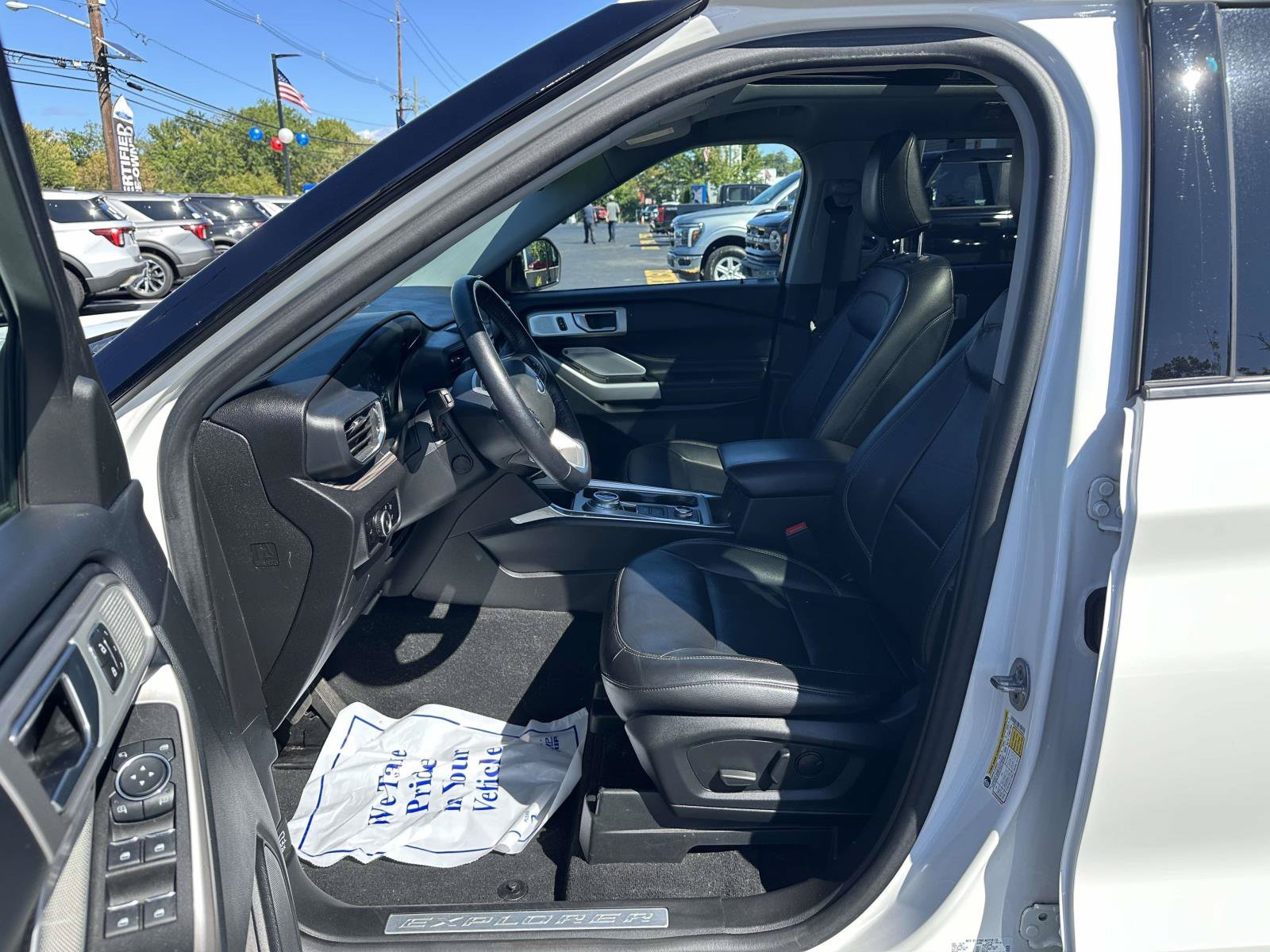 Used 2023 White Ford Limited image 18