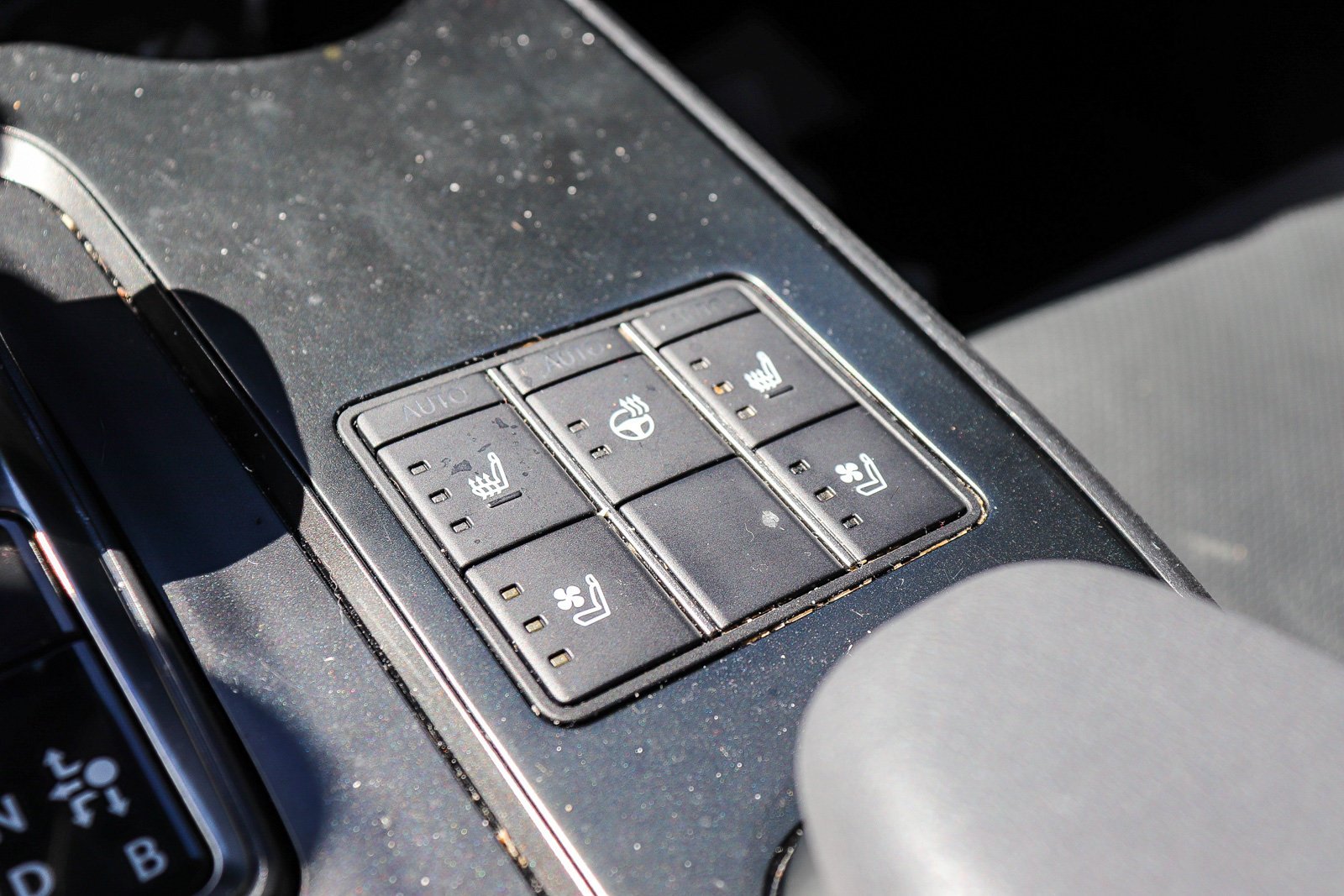 Used 2025 White Lexus 300h Premium image 22