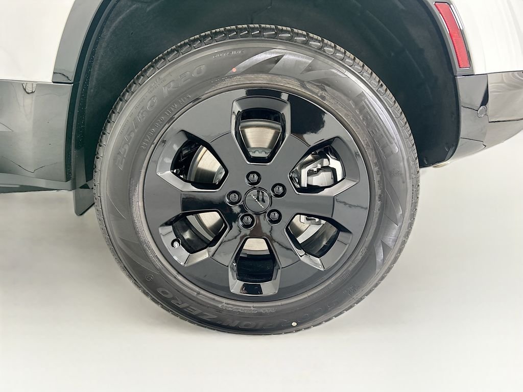 New 2026 Fuji White Land Rover X-Dynamic SE image 30