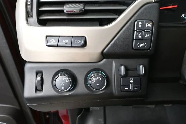 Used 2017 Red GMC Denali image 37