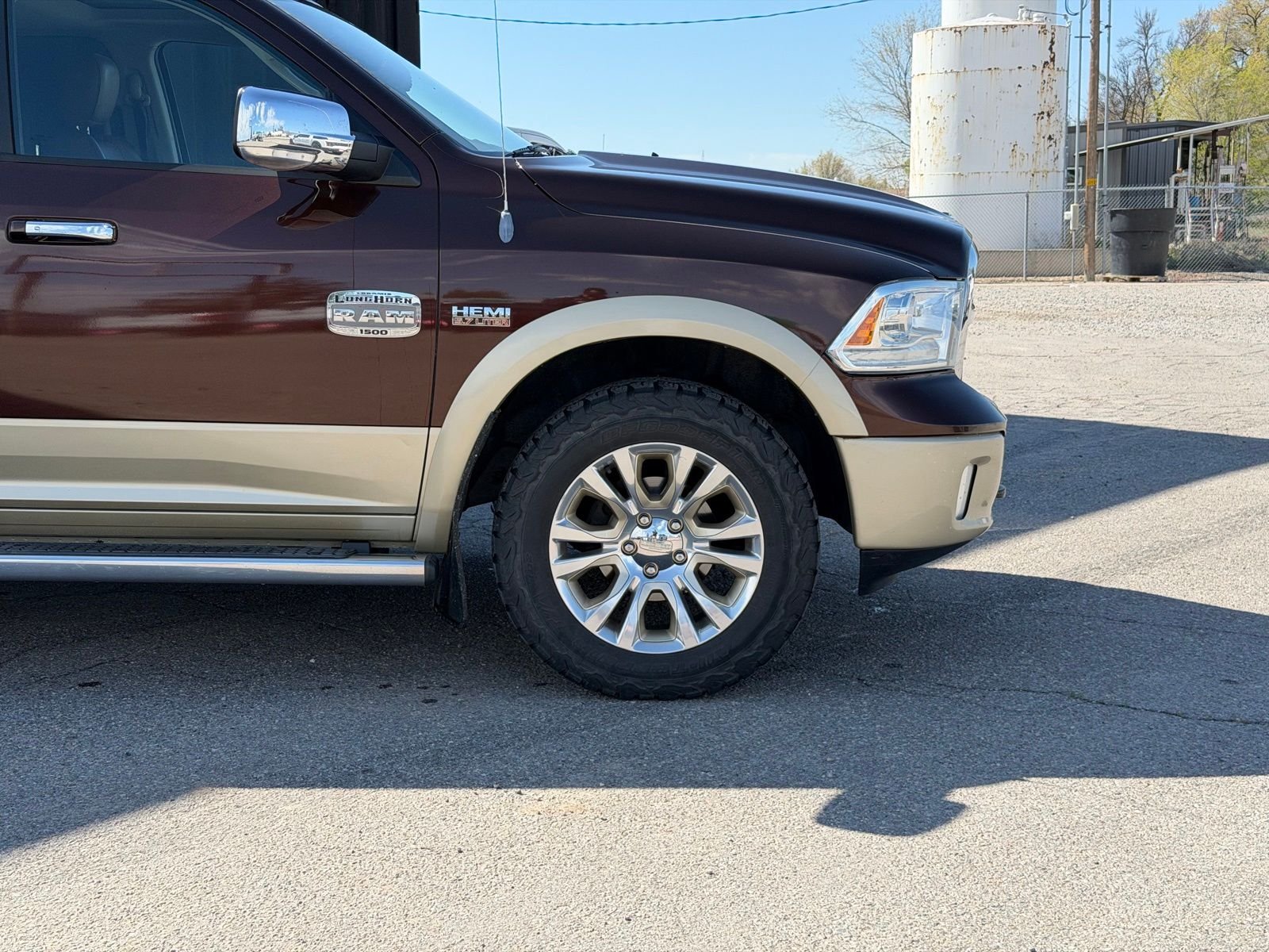 View vehicle photo 4