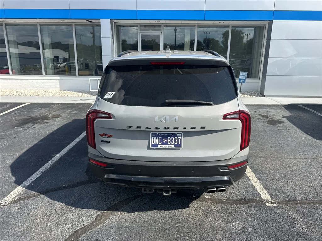 Used 2022 Wolf Gray Kia EX image 3