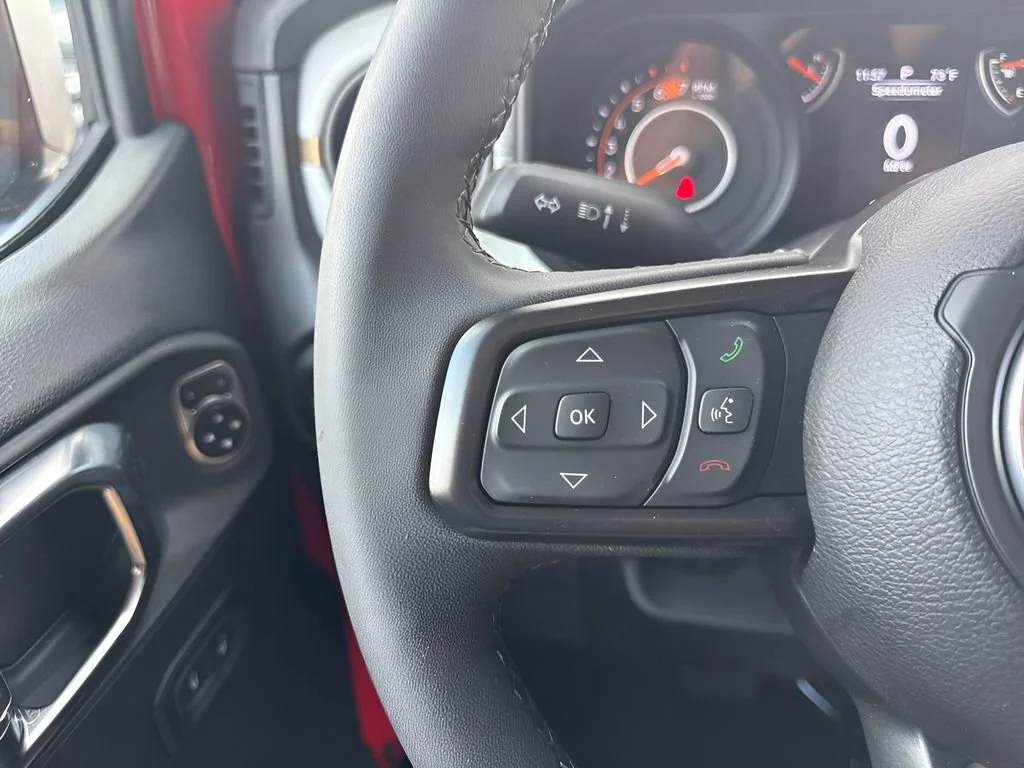 Used 2025 Red Jeep Sport S image 25