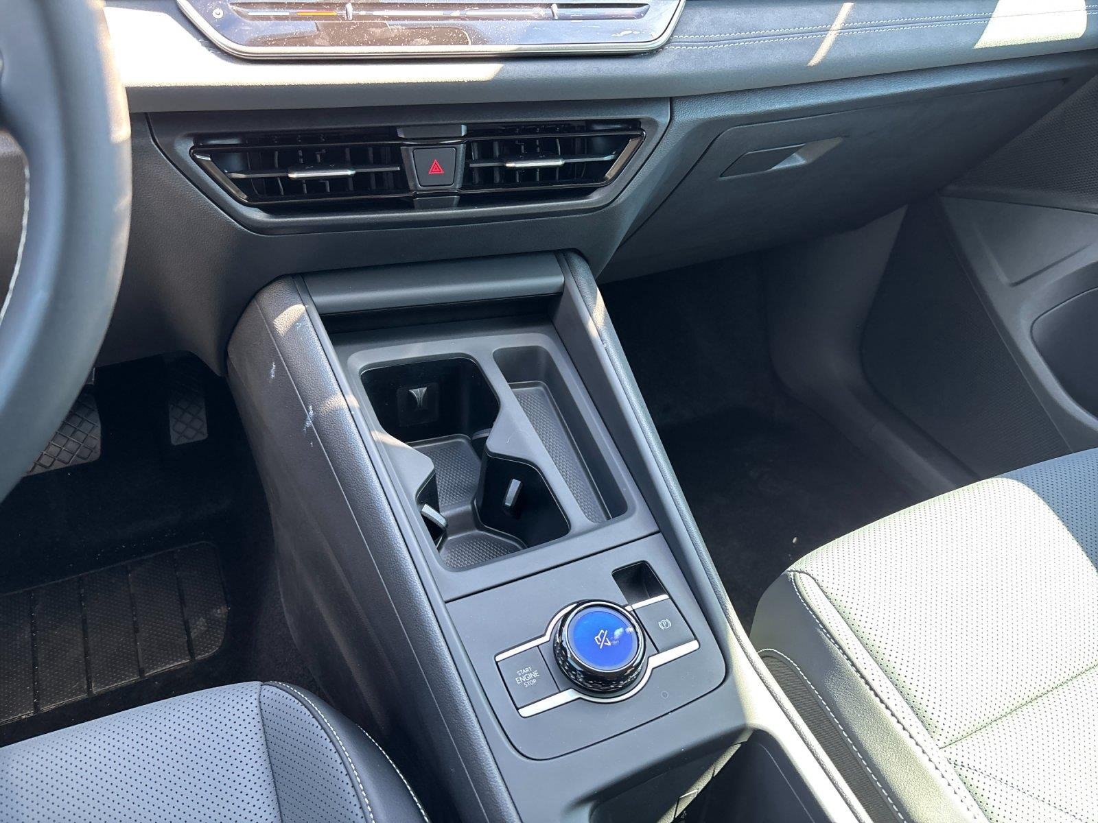 2025 Volkswagen Tiguan SE - Photo 26