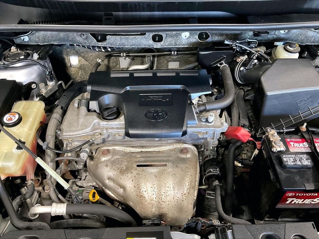 Used 2018 Silver Toyota SE image 30