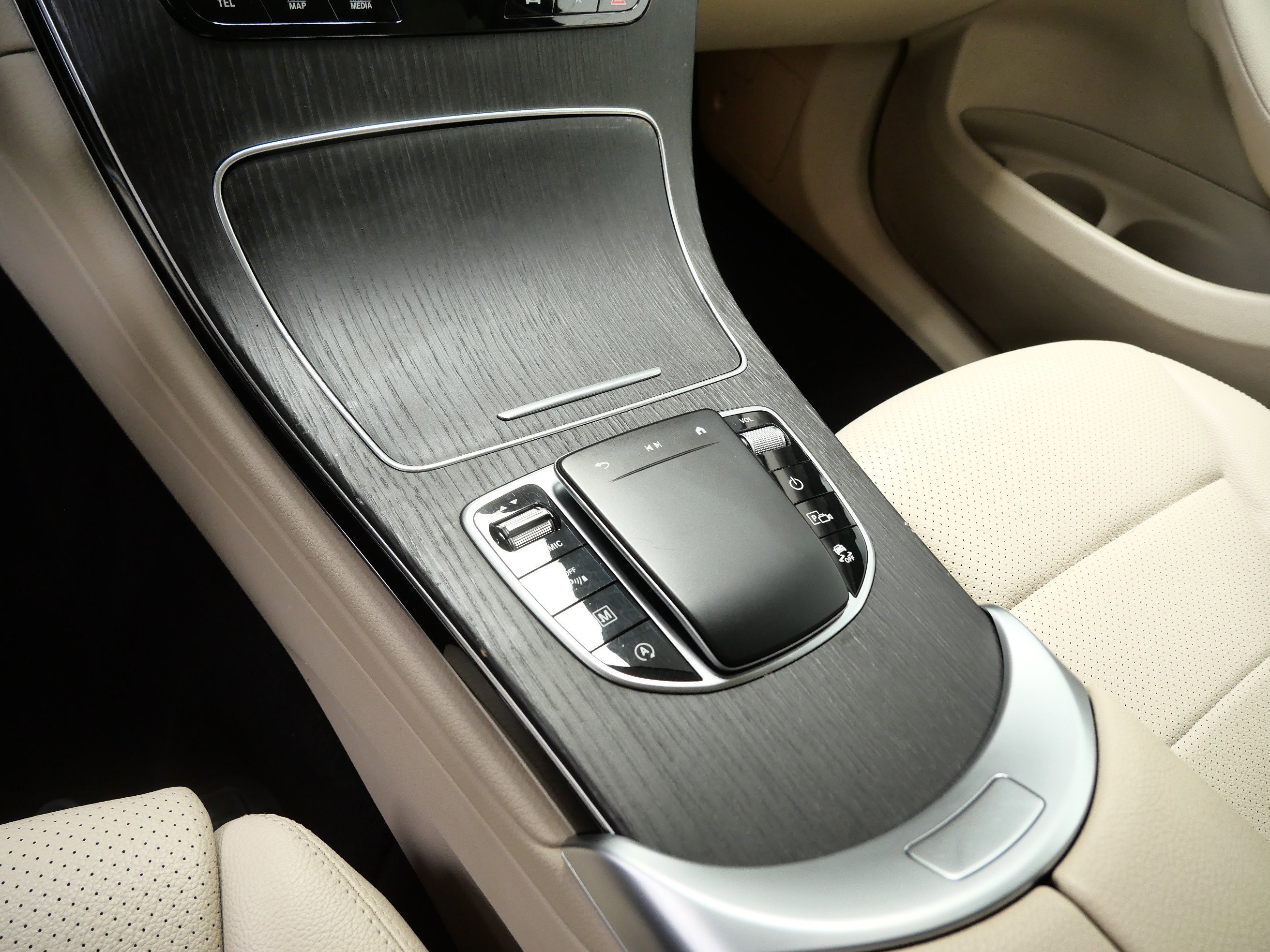 Used 2022 Selenite Grey Metallic Mercedes-Benz GLC 300 image 22