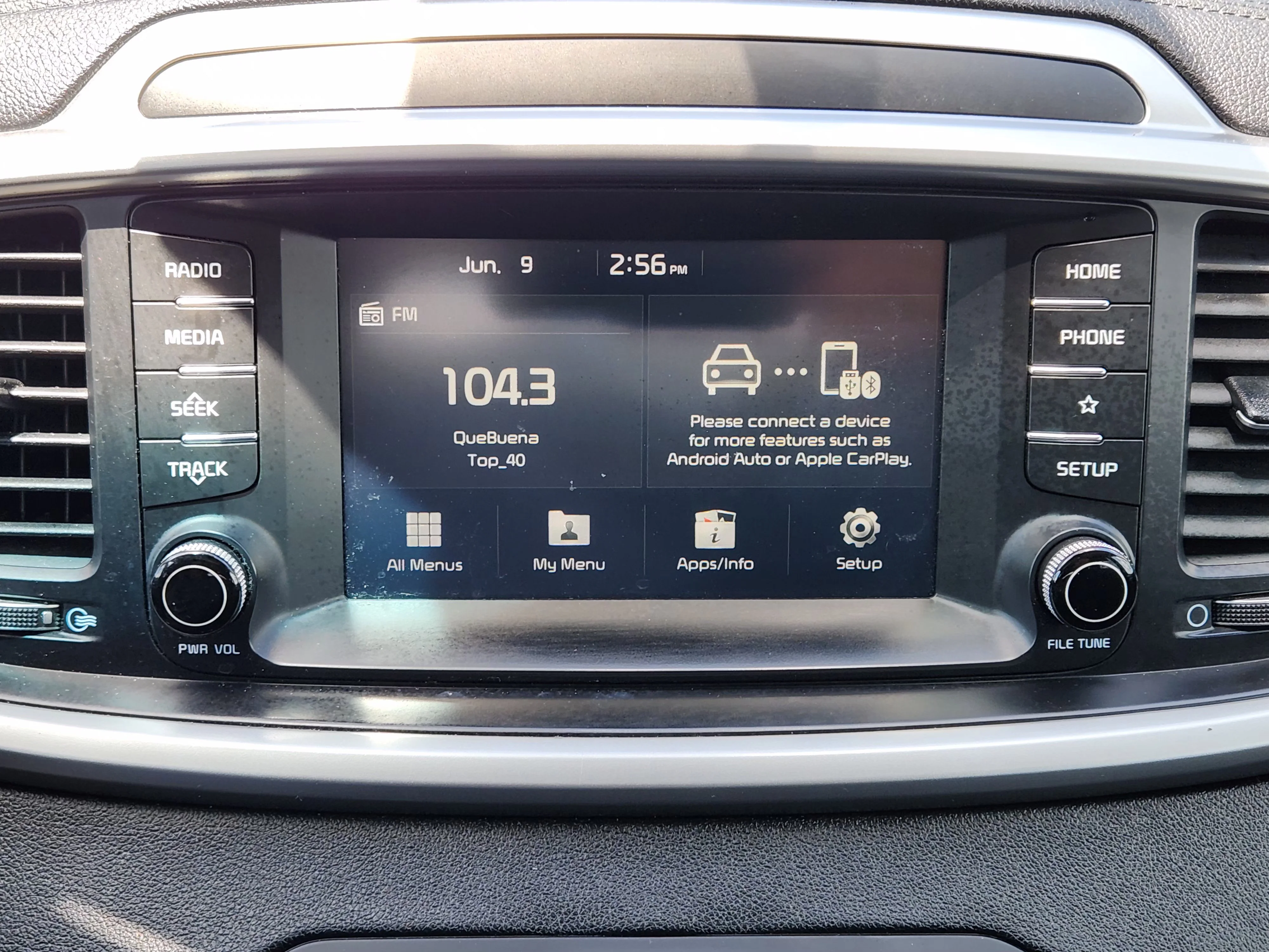 Used 2020 Everlasting Silver Kia L image 17