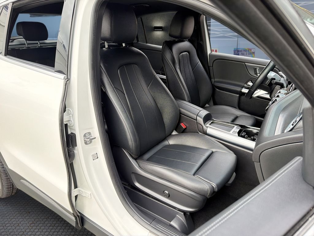 Used 2025  Mercedes-Benz GLA 250 image 24