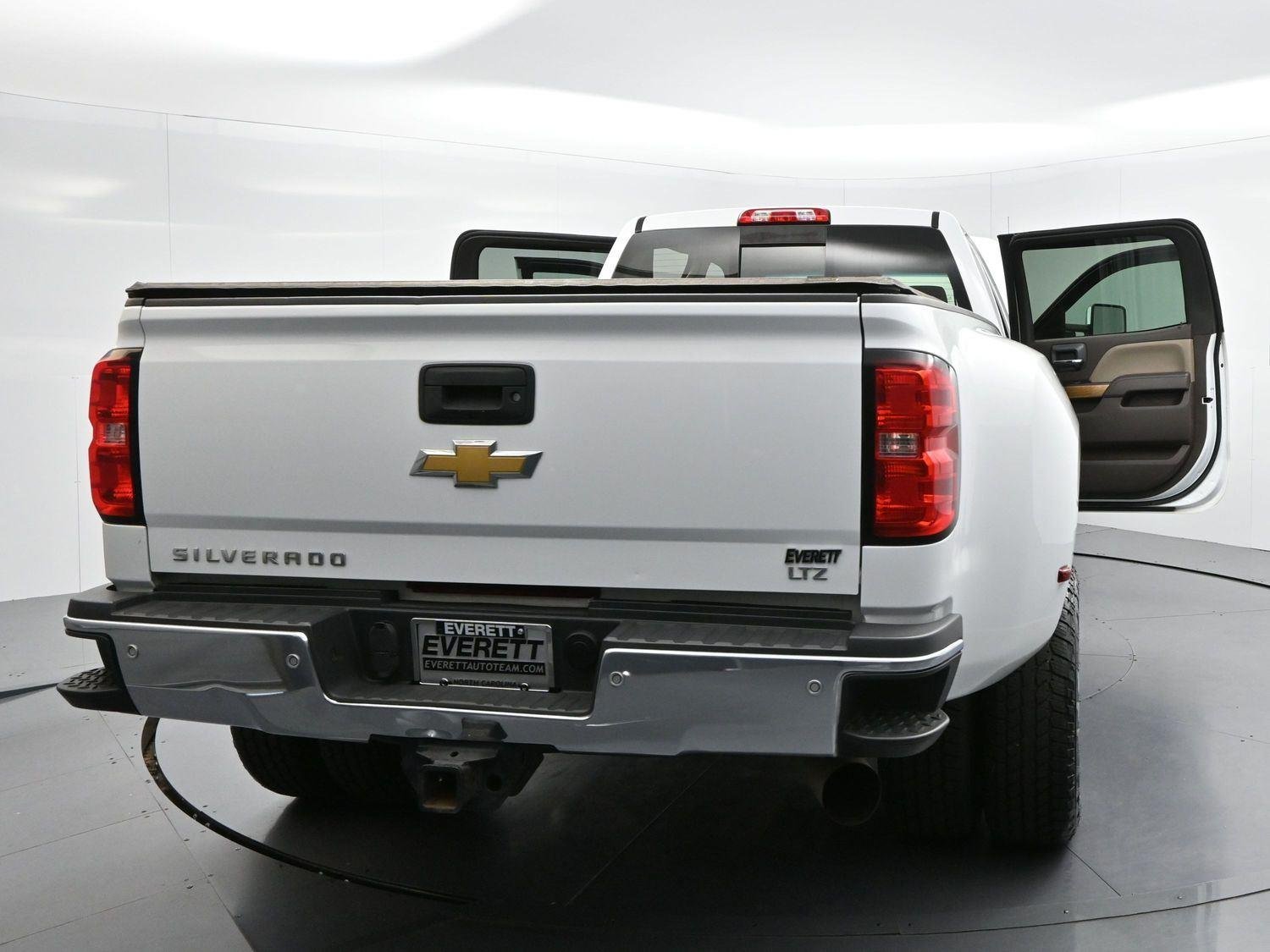 Used 2018 SUMMIT WHITE Chevrolet LTZ image 39