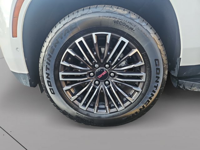 Used 2025 Summit White GMC Elevation image 9