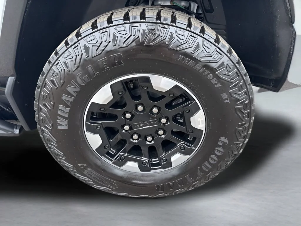 Used 2024 Interstellar White GMC 2X image 40