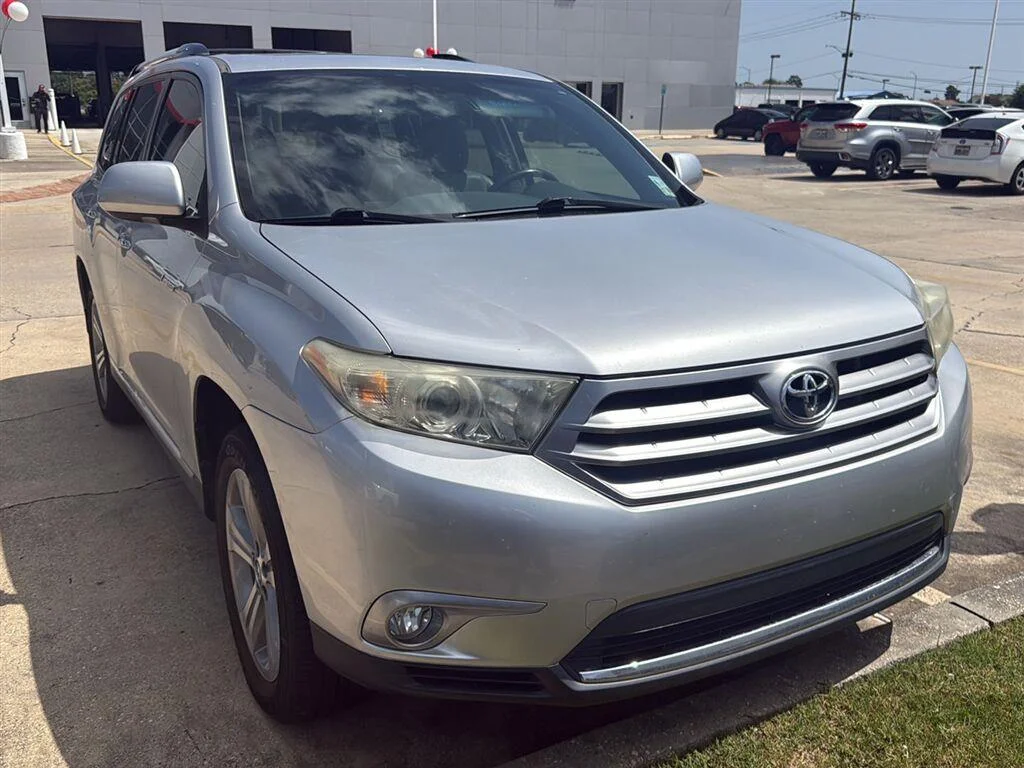 Used 2013 Classic Silver Metallic Toyota Limited image 2