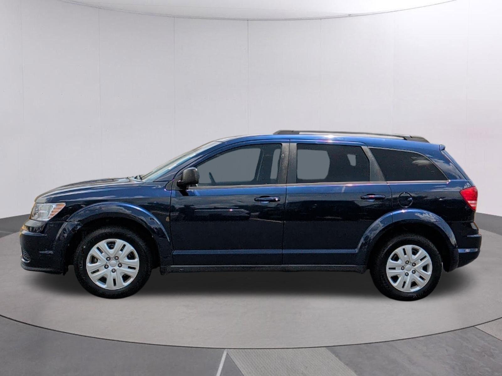 Used 2017 Contusion Blue Pearlcoat Dodge SE image 2