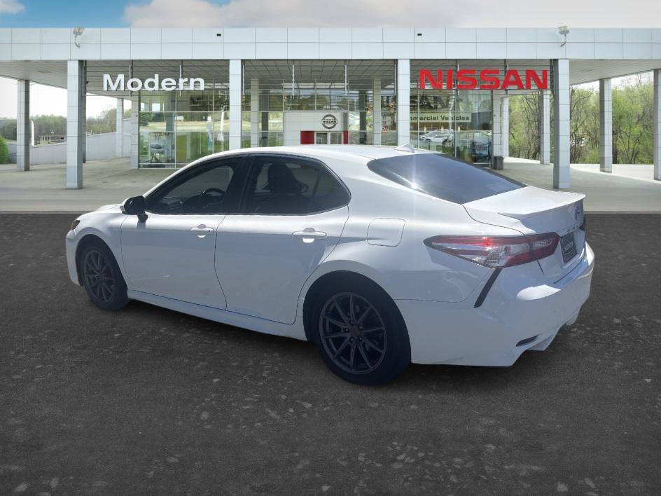 Used 2020 Super White Toyota SE image 3