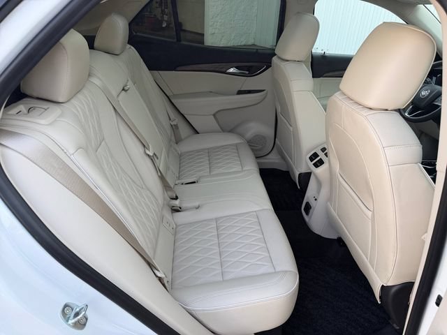 Used 2023 WHITE FROST TRICOAT Buick Avenir image 16