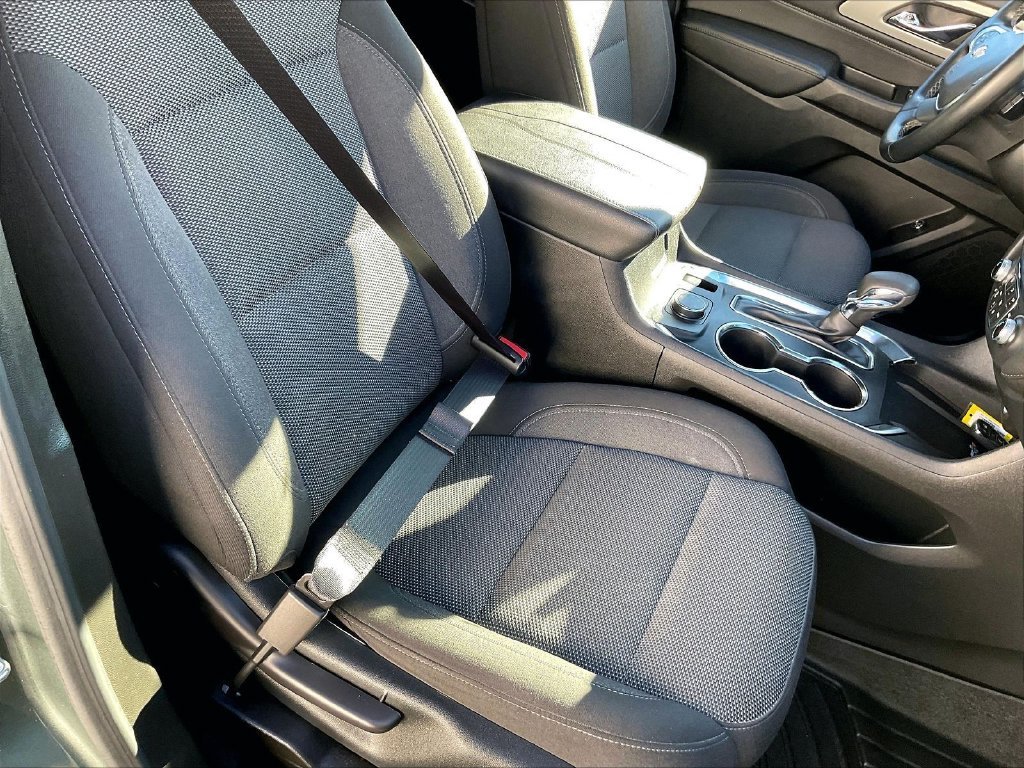 Used 2023 Silver Sage Metallic Chevrolet AWD image 11