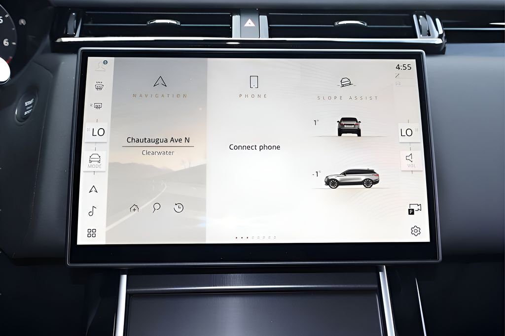 New 2026 Fuji White Land Rover Dynamic SE image 22