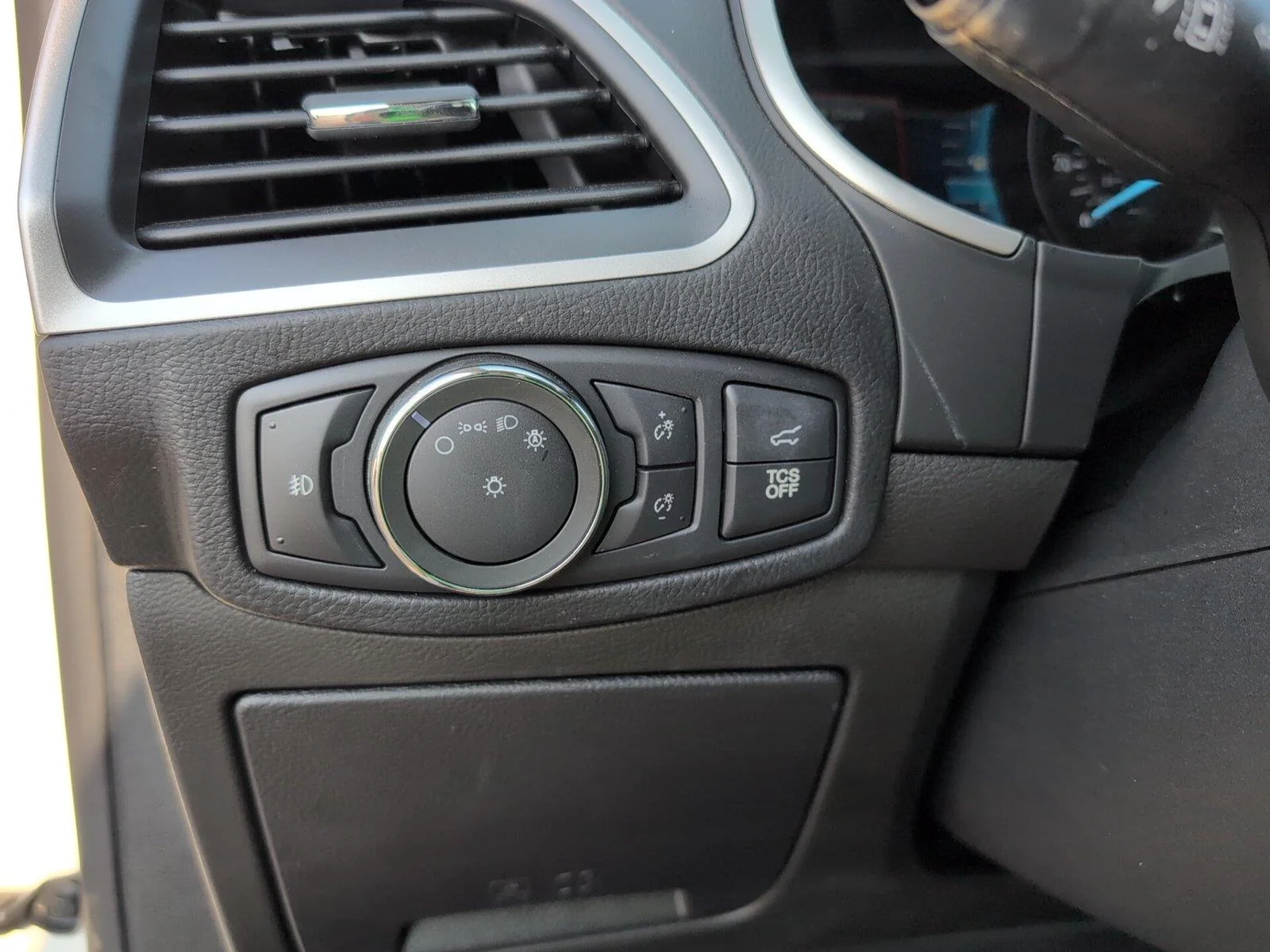 Used 2021 Star White Metallic Tri-Coat Ford SEL image 27