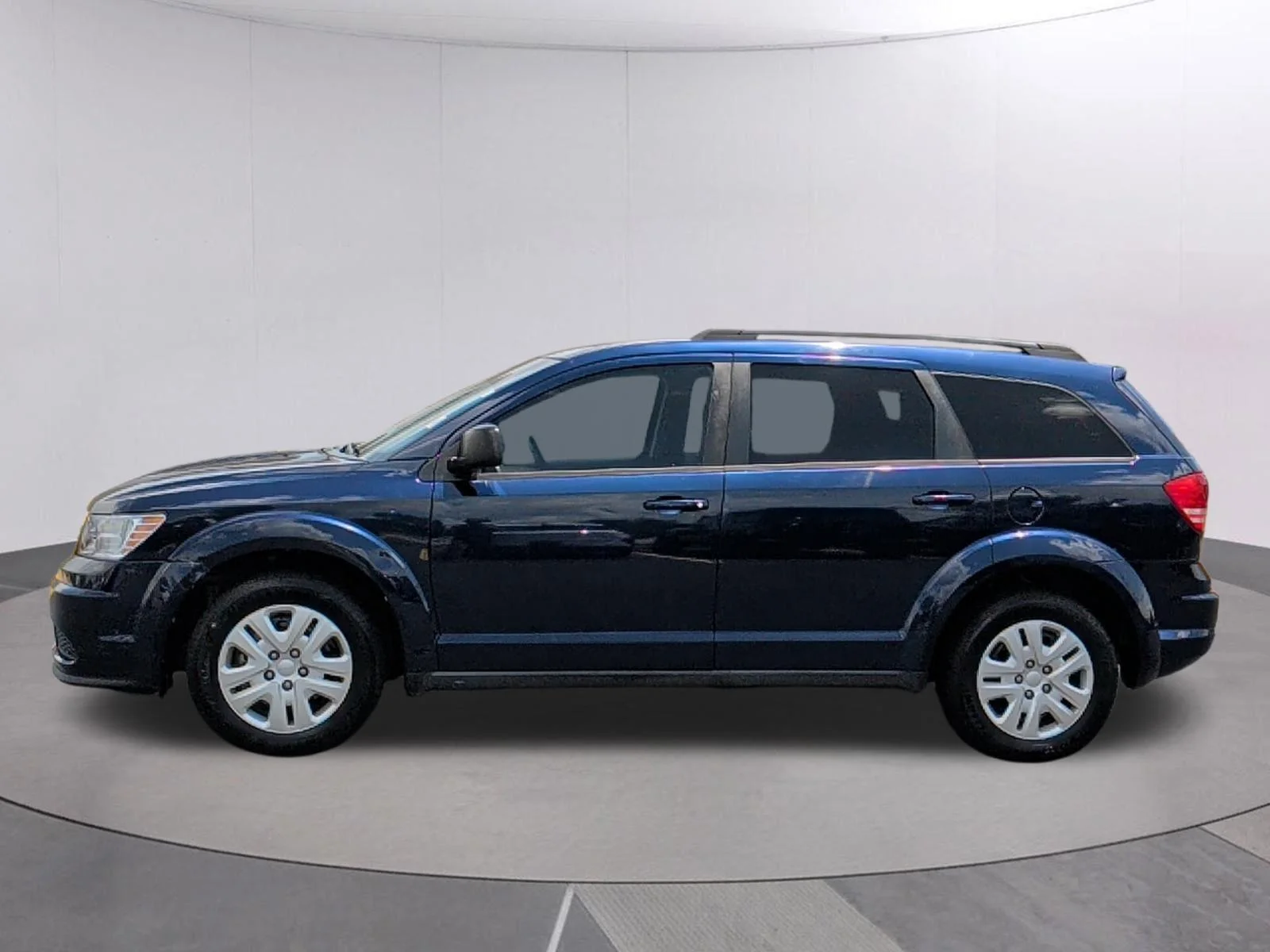 Used 2017 Contusion Blue Pearlcoat Dodge SE image 2