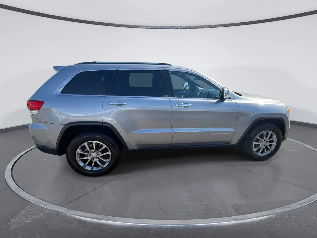 Used 2016 Silver Jeep Limited image 8