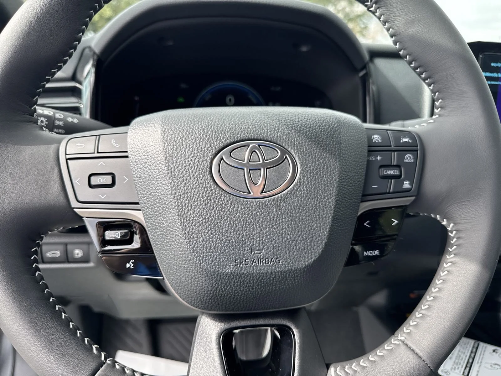 Used 2025  Toyota  image 17
