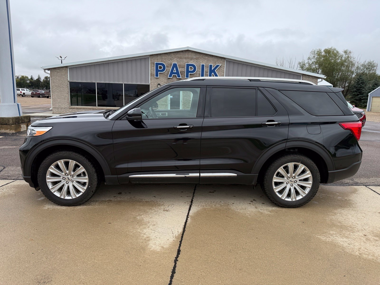 Certified Used 2020 Black Metallic Ford Limited image 3