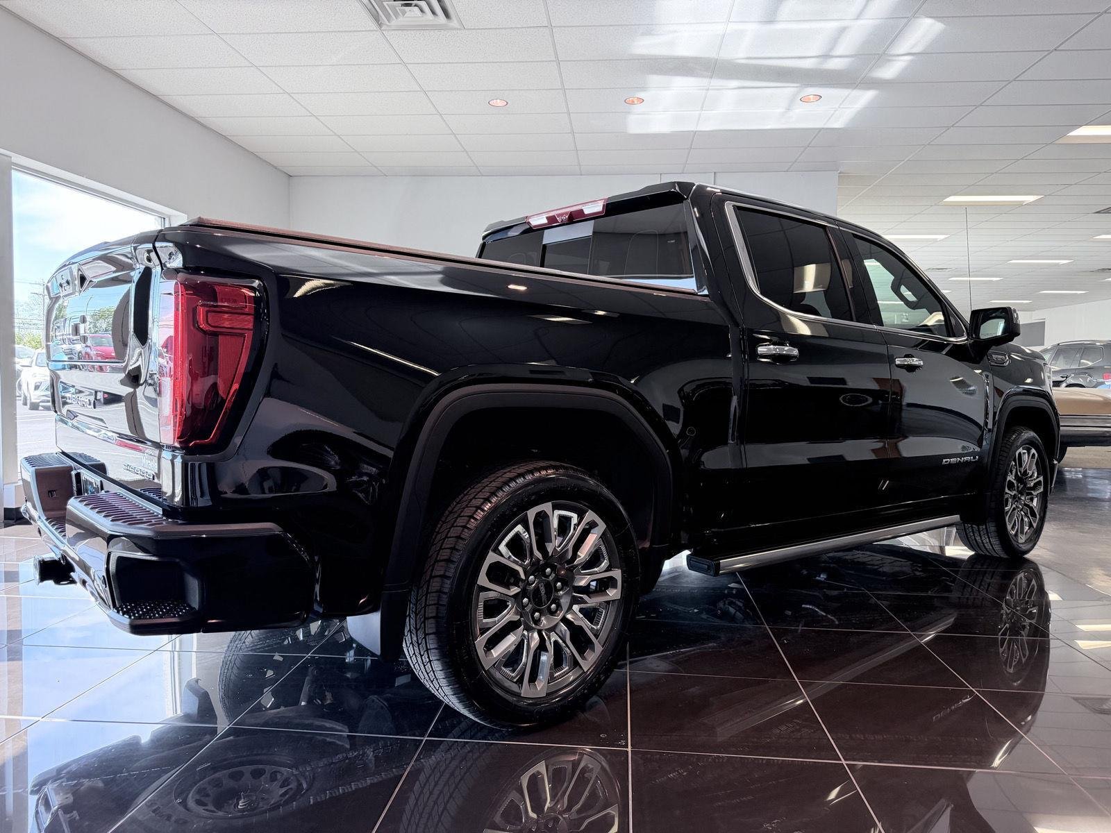 Used 2025 Onyx Black GMC Denali Ultimate image 13