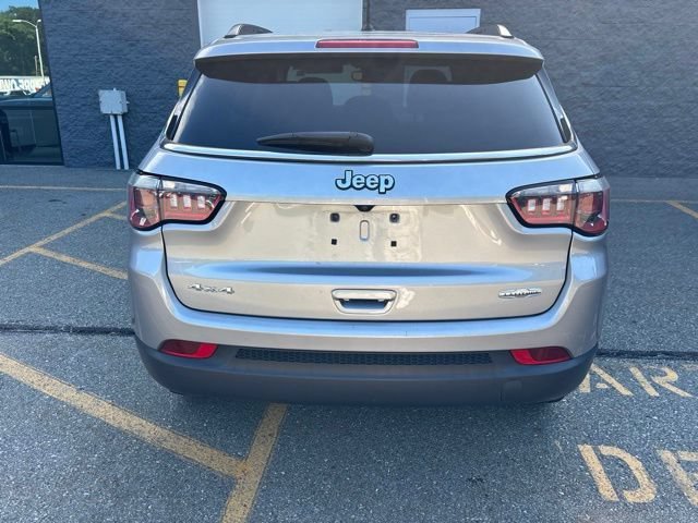 Used 2018 Billet Silver Metallic Clearcoat Jeep Latitude image 6
