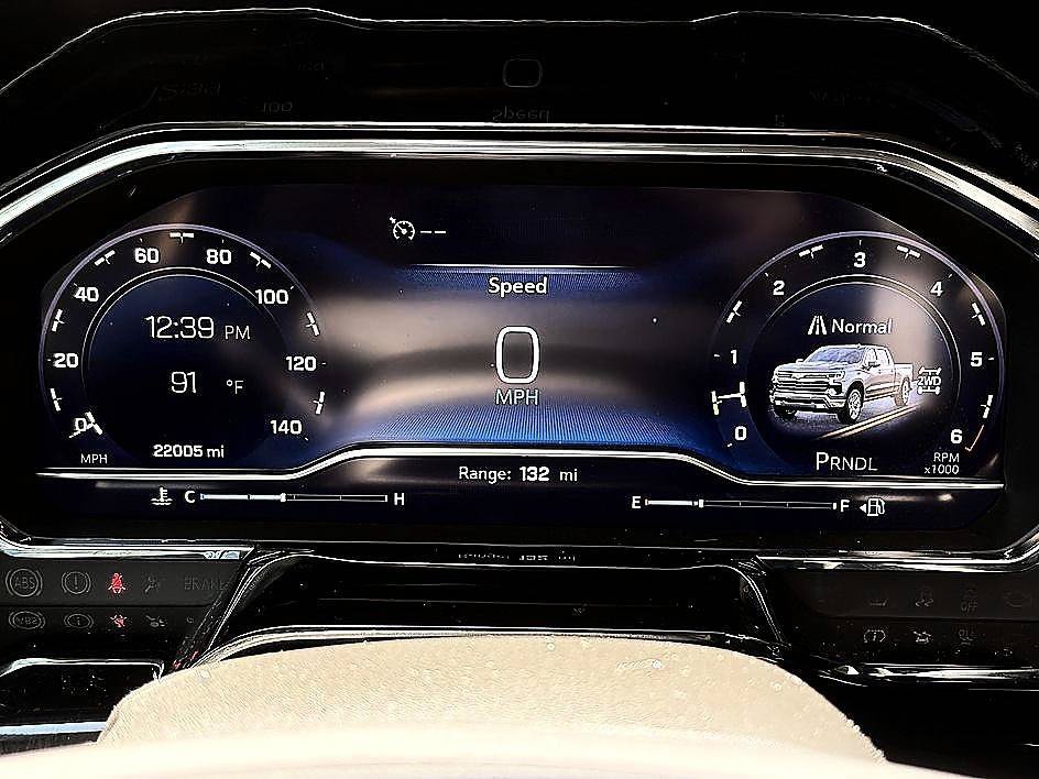 Used 2024 Summit White Chevrolet RST image 20