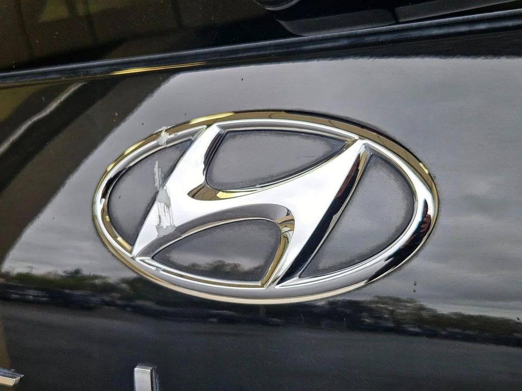 Used 2023 Abyss Black Pearl Hyundai Limited image 27