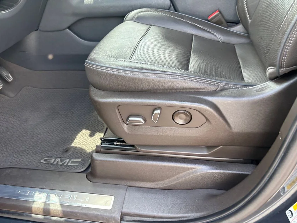 Used 2022 Green GMC Denali image 22