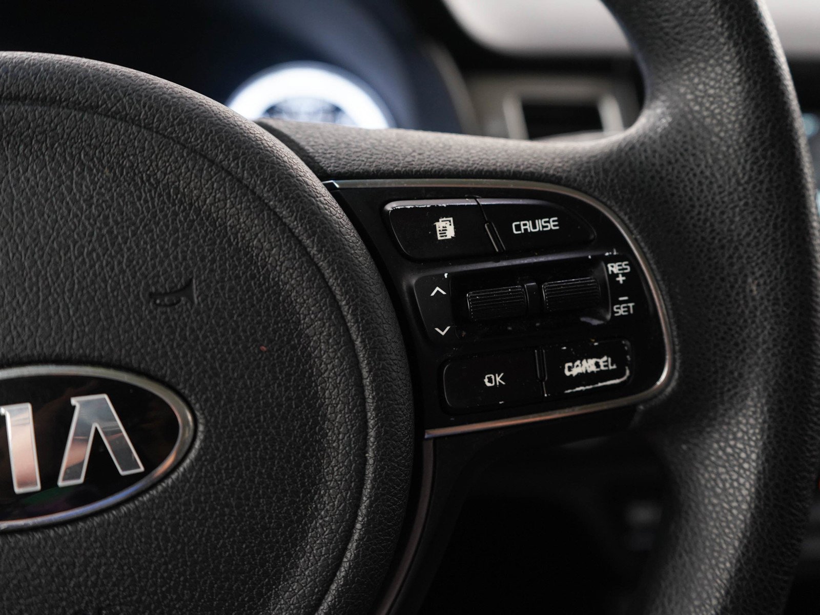 Used 2018 Snow White Pearl Kia LX image 21