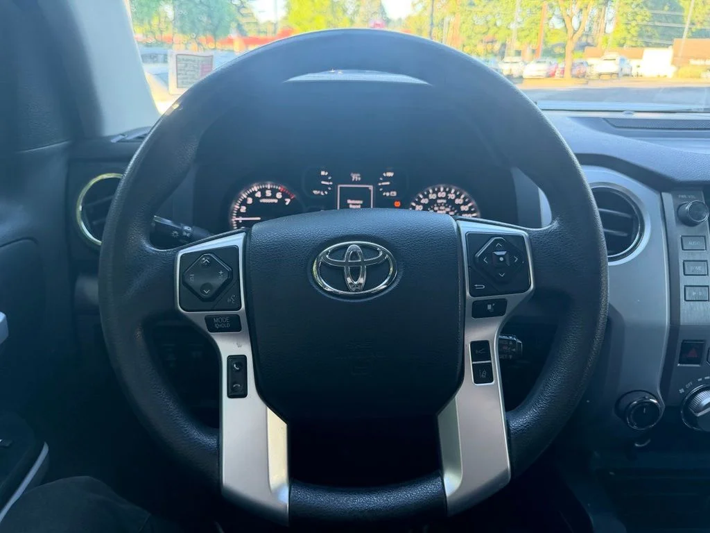 Used 2018 Super White Toyota SR5 image 16