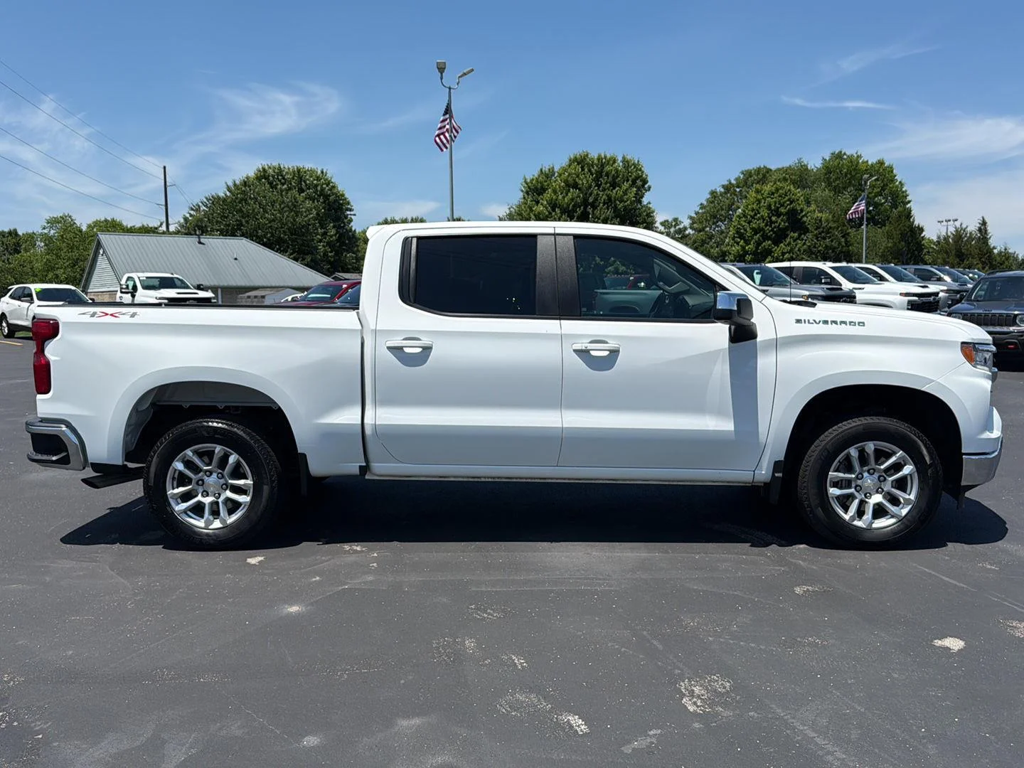Used 2023 Summit White Chevrolet LT image 9