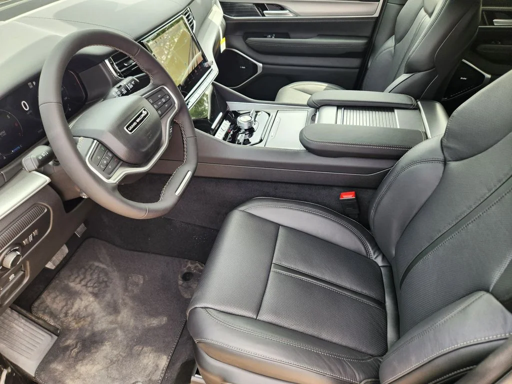 New 2026 High Gloss Black Exterior Paint Jeep Limited Reserve image 8