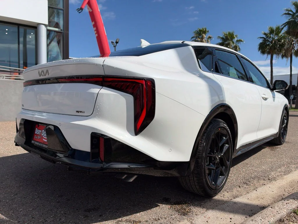 New 2027 White Kia GT-Line image 3