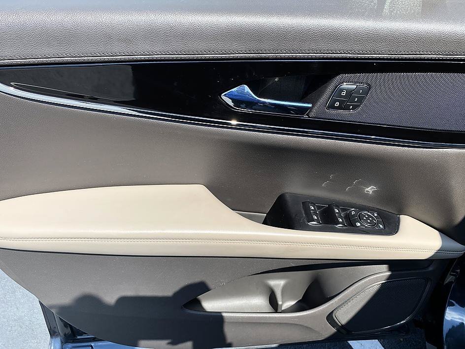 Used 2022 Blue Metallic Lincoln Reserve image 9