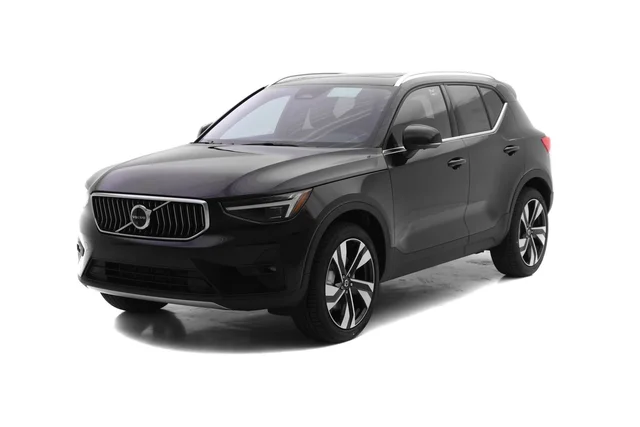 2025 Volvo XC40 B5 Ultra Bright Theme