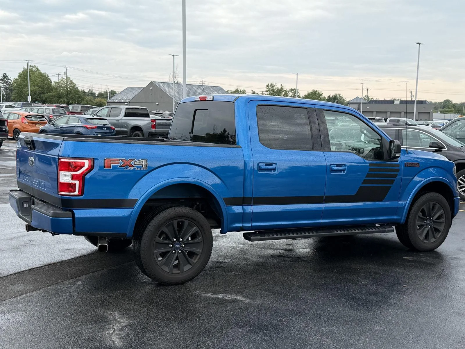 Used 2019 Velocity Blue Ford XLT image 6