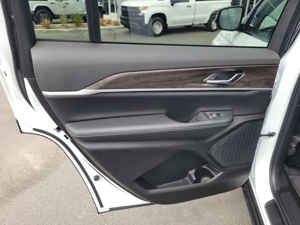 New 2026 Bright White Clearcoat Jeep Altitude image 26