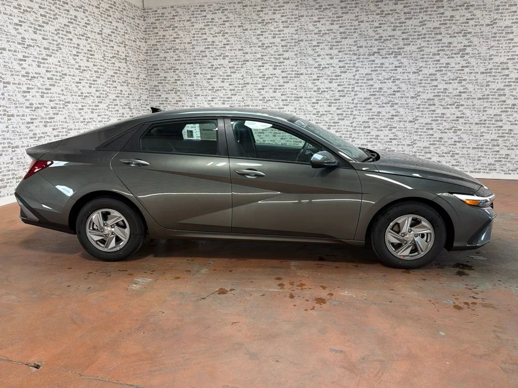 New 2026 Amazon Gray Hyundai SE image 8