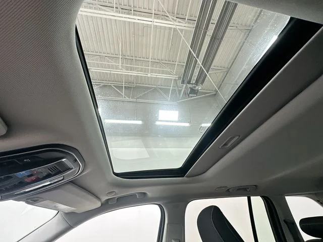 Used 2024 White Jeep Laredo X image 17