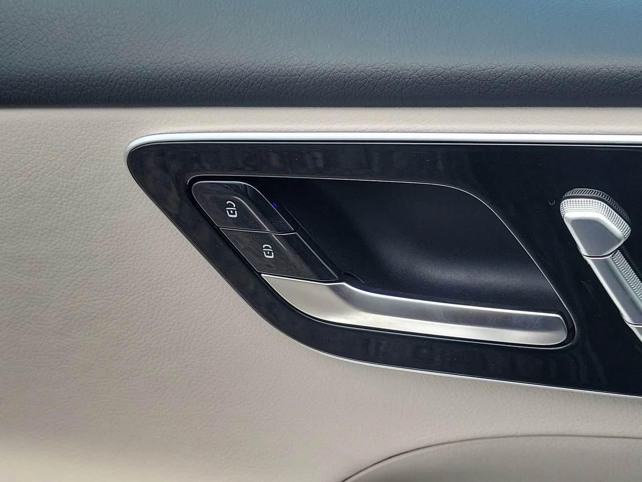 New 2026 Twilight Blue Metallic Mercedes-Benz C 300 image 23