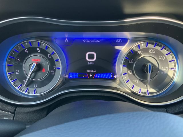Used 2022 White Chrysler Touring image 21