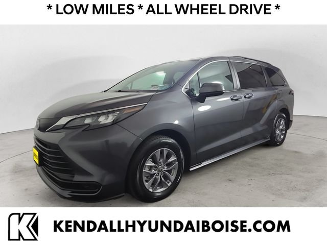 2025 Toyota Sienna LE 8-Passenger Hybrid AWD's photo