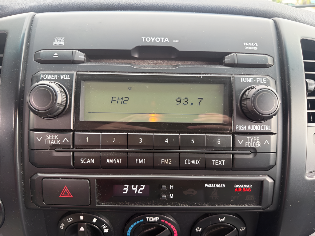 Used 2012 White Toyota Base image 22