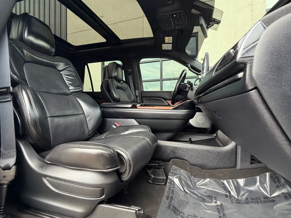 Used 2019 Black Lincoln Reserve image 21