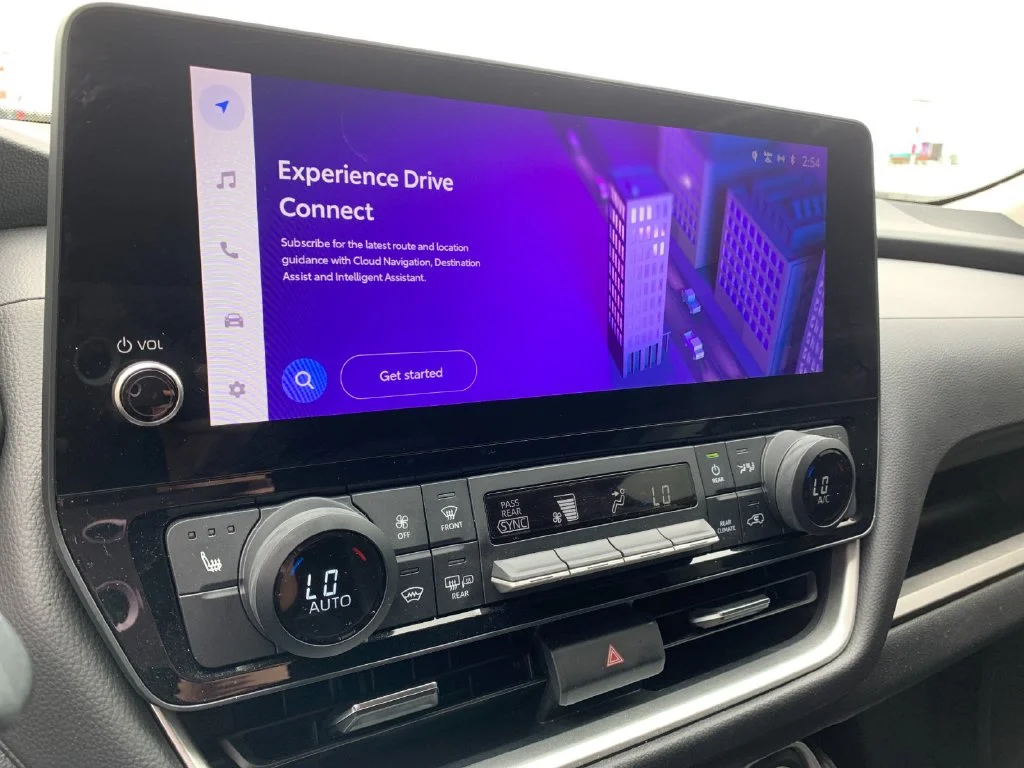 Used 2025  Toyota XLE image 22