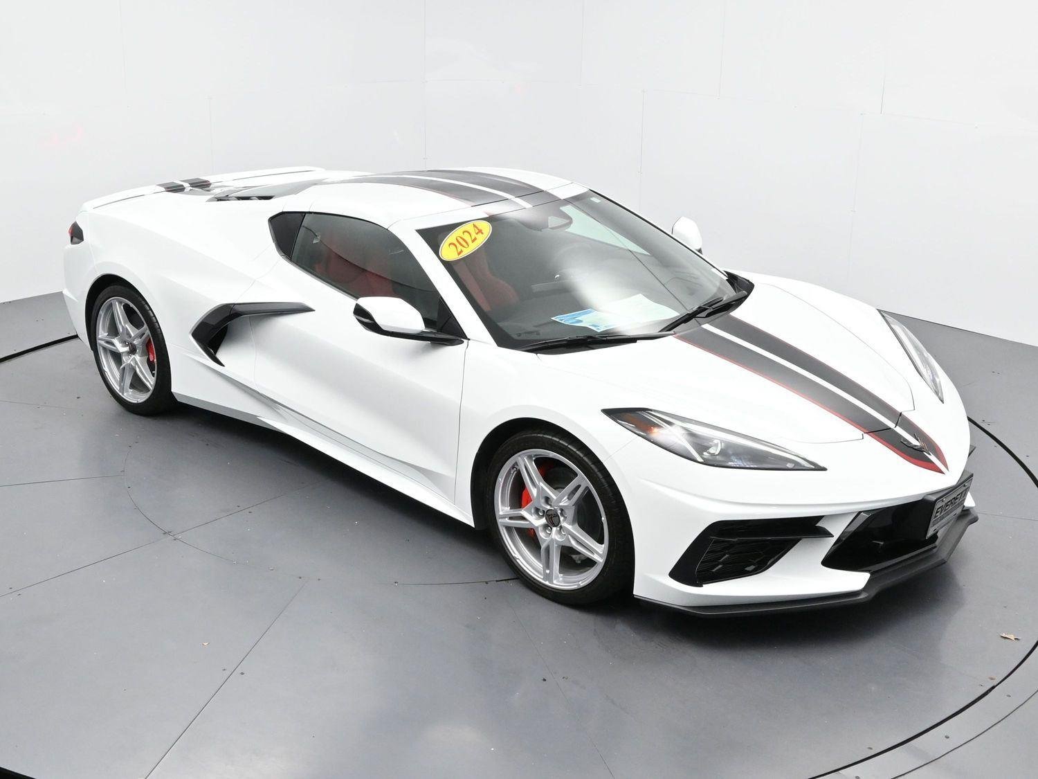 Used 2024 Arctic White Chevrolet 1LT image 33