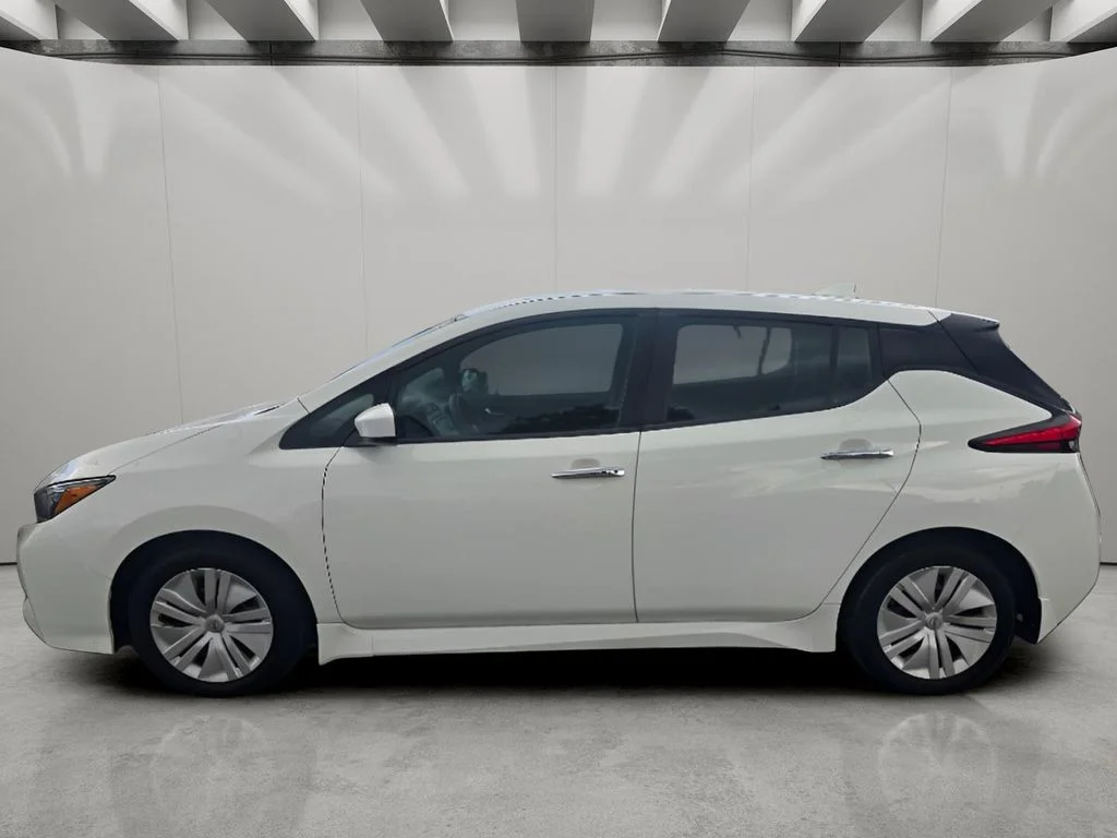 Used 2023 Glacier White Nissan S image 3
